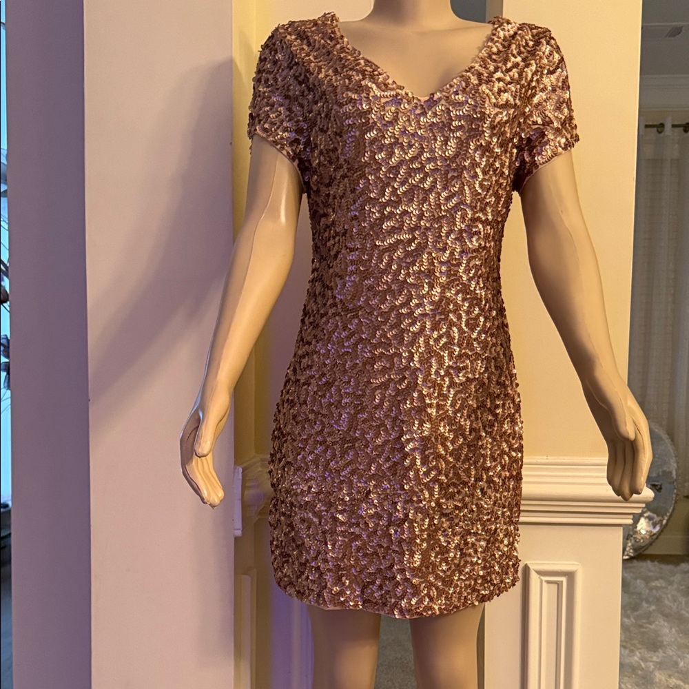 Glamorous V-Neck Sequin Dress in Shimmering Gold